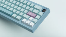Load image into Gallery viewer, Key kobo Glacier on a blue Corsa zoomed in on right